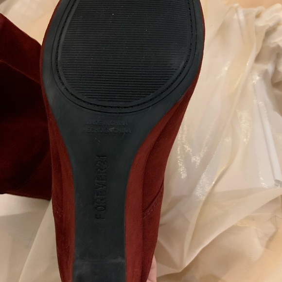 Red velvet boots with a little wedge - Picture 2 of 5